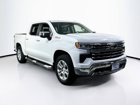 Used 2024 Chevrolet Silverado 1500 LTZ AWD/4WD image 3