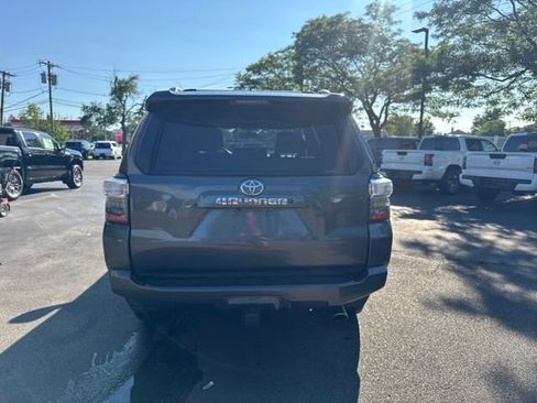Used 2018 Toyota 4Runner SR5 Premium AWD/4WD image 3