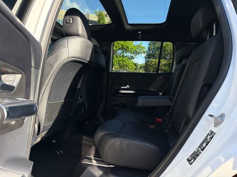 Used 2022 Mercedes-Benz GLB 250 4MATIC image 16