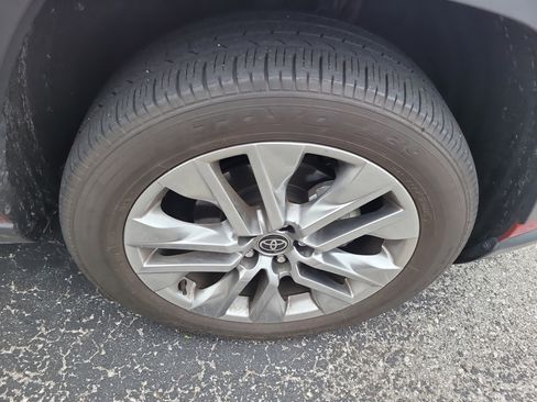 Used 2023 Toyota RAV4 XLE Premium image 9