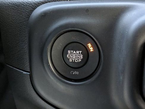 Used 2020 Jeep Wrangler Unlimited Sahara image 27