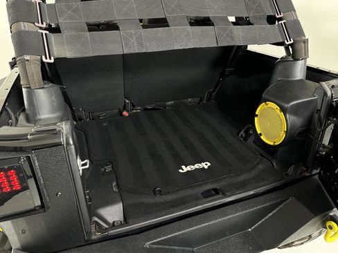 Used 2012 Jeep Wrangler Unlimited Sahara w/ Connectivity Group image 31