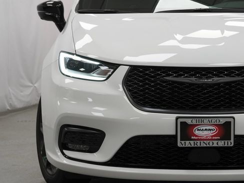 New 2026 Chrysler Pacifica Limited w/ S Appearance Package image 6