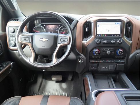 Used 2020 Chevrolet Silverado 1500 High Country w/ Technology Package AWD/4WD image 21