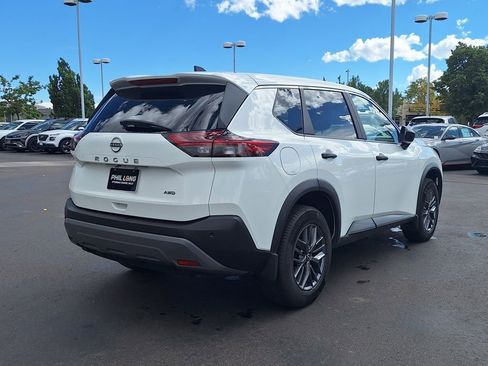 Used 2023 Nissan Rogue S image 3
