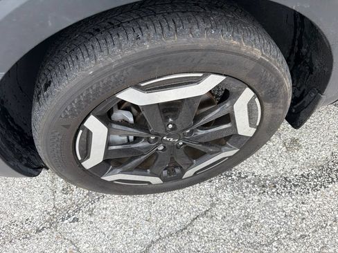 Used 2024 Kia Telluride S w/ S Sunroof Package FWD image 9