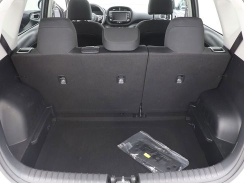 Used 2025 Kia Soul LX w/ LX Technology Package FWD image 26