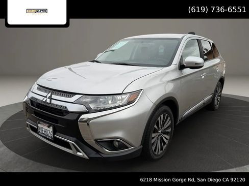 Used 2019 Mitsubishi Outlander SE image 1