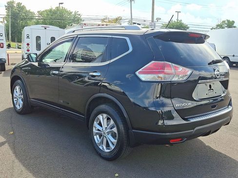 Used 2016 Nissan Rogue SV image 4