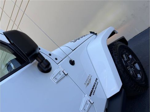 Used 2015 Jeep Wrangler Unlimited Sahara w/ Connectivity Group AWD/4WD image 25