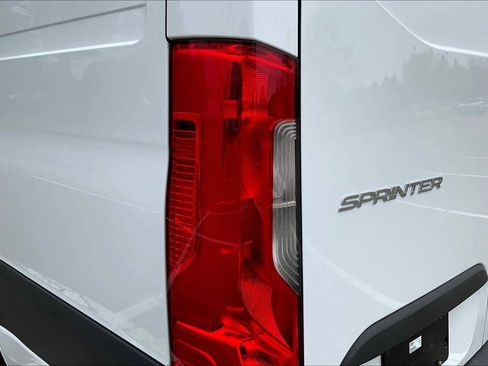 Used 2025 Mercedes-Benz Sprinter 2500 image 19