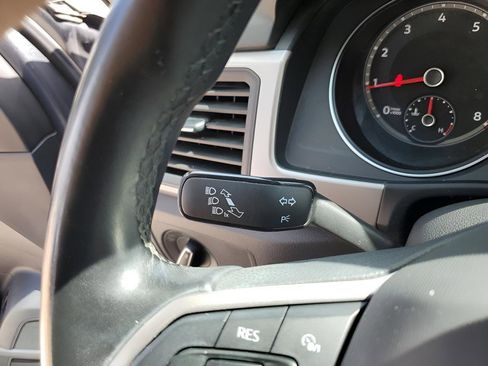 Used 2021 Volkswagen Atlas SE image 34