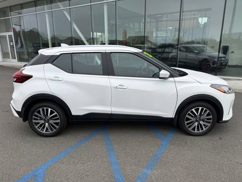 Used 2023 Nissan Kicks SV FWD image 9