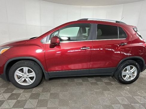 Used 2019 Chevrolet Trax LT w/ LT Convenience Package FWD image 6