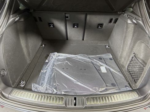 Certified 2025 Porsche Macan image 20