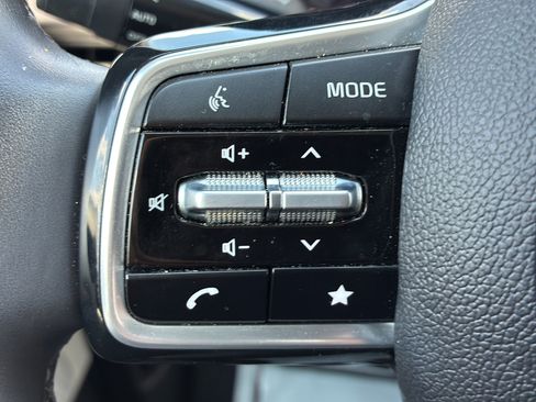 Used 2024 Kia Carnival EX FWD image 27