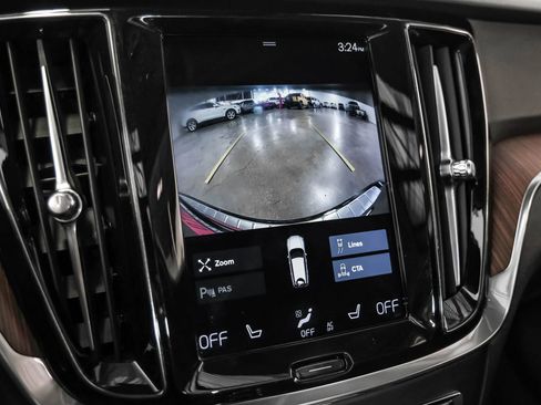 Used 2021 Volvo V60 T5 Momentum w/ Climate Package image 18