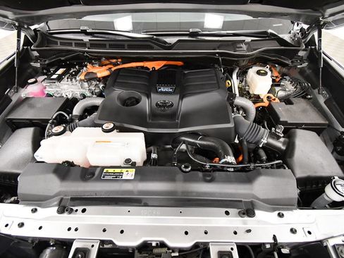 Used 2025 Toyota Sequoia SR5 AWD/4WD image 12