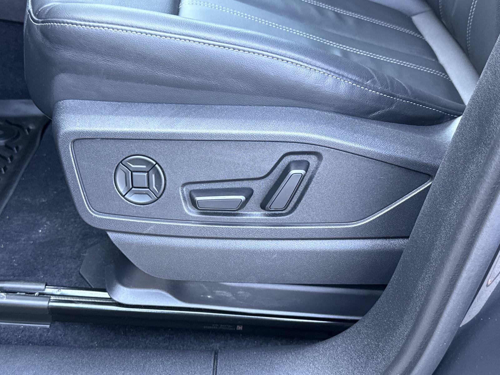 Used 2025 Audi Q5 Premium AWD/4WD image 15