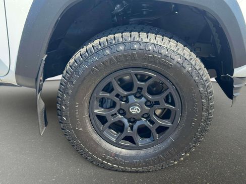 Certified 2022 Toyota Tacoma SR w/ SX Package AWD/4WD image 8