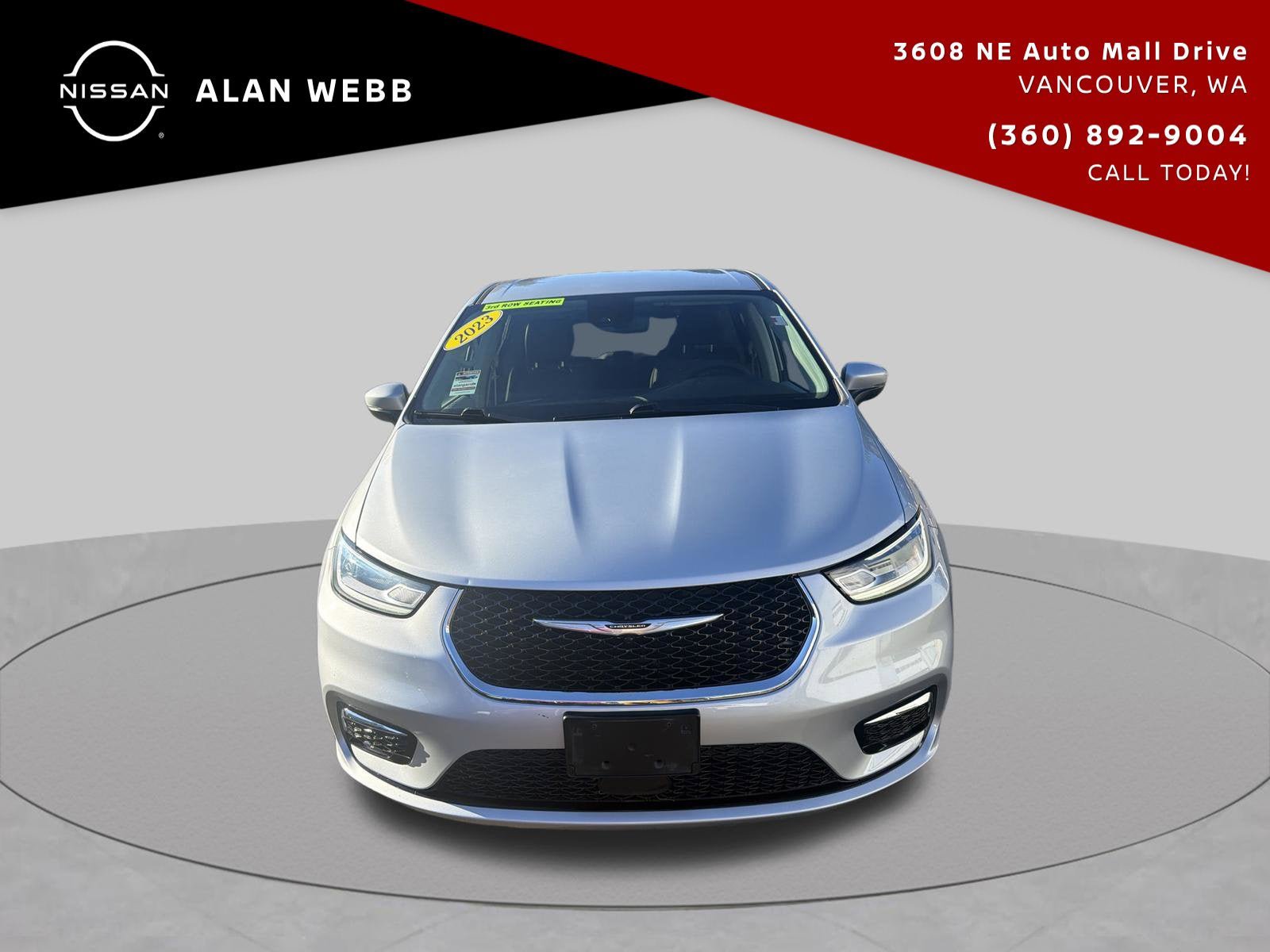 Used 2023 Chrysler Pacifica Touring-L FWD image 9