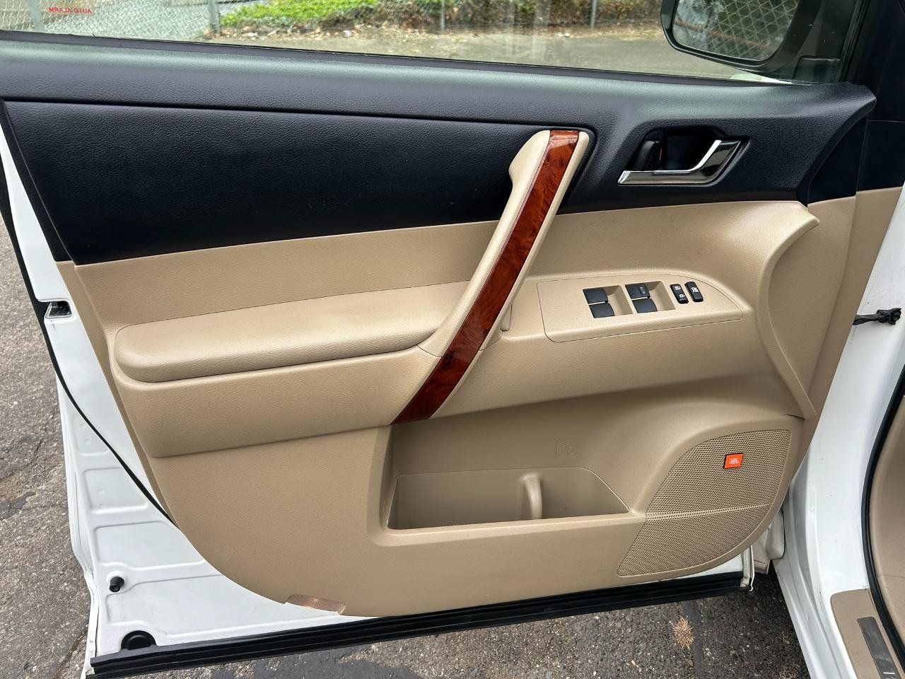 Used 2012 Toyota Highlander Limited AWD/4WD image 9