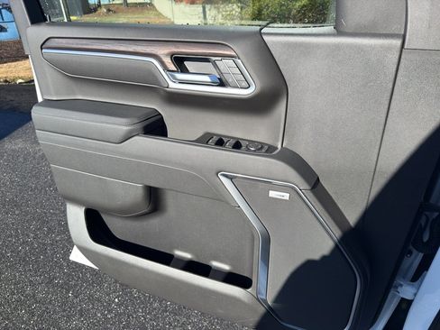 New 2026 GMC Sierra 1500 SLT w/ SLT Premium Package image 9