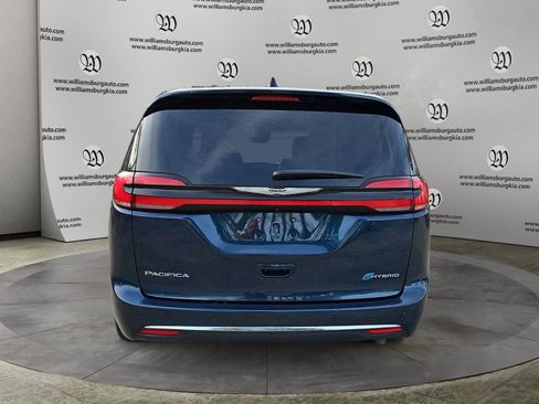 Used 2024 Chrysler Pacifica Select image 4