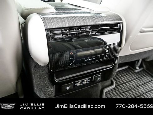 Used 2022 Jeep Wagoneer Series III w/ Premium Group I image 21