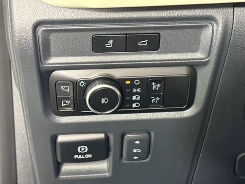 Used 2023 Ford Expedition Platinum image 19