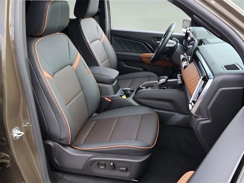 Used 2025 GMC Canyon AT4 w/ Nightfall Edition image 18