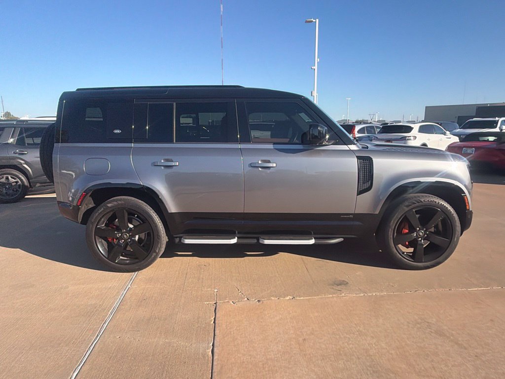 Used 2023 Land Rover Defender 110 X AWD/4WD image 3