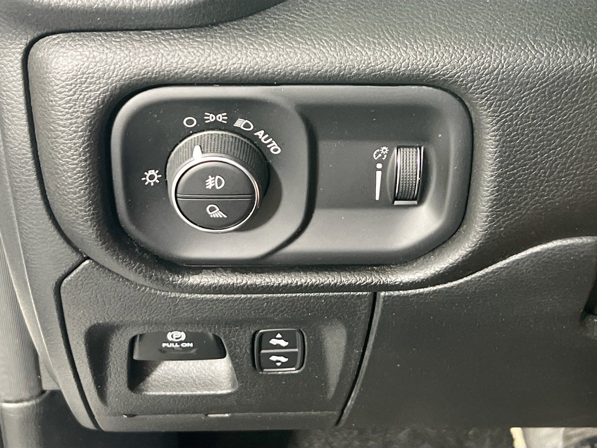 Used 2023 RAM 1500 Big Horn AWD/4WD image 10