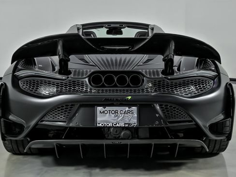 Used 2022 McLaren 765LT image 13