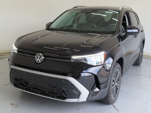 New 2025 Volkswagen Taos SE image 9