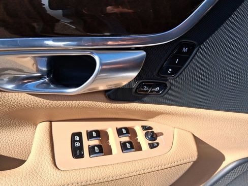 Used 2018 Volvo S90 T5 Momentum w/ Convenience Package image 10