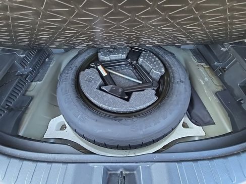 Used 2021 Toyota RAV4 XLE w/ Convenience Package image 38