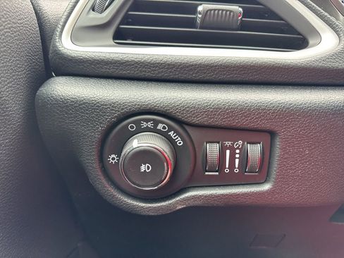 New 2026 Chrysler Pacifica Select AWD/4WD image 10
