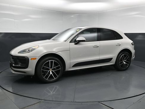 Used 2025 Porsche Macan AWD/4WD image 1