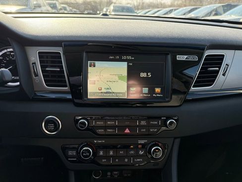 Certified 2017 Kia Niro EX image 28
