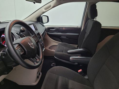 Used 2018 Dodge Grand Caravan SE FWD image 17