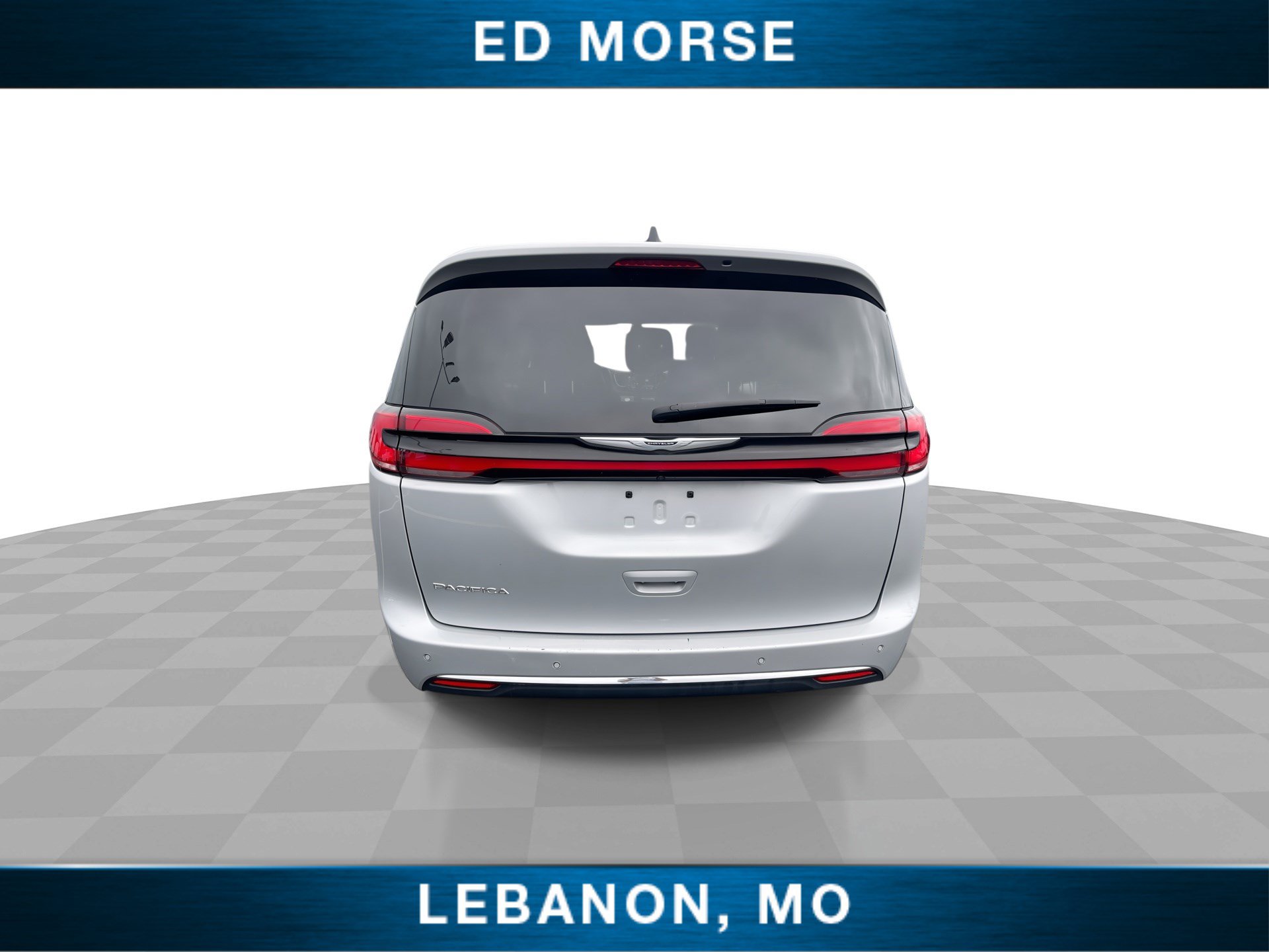 Used 2024 Chrysler Pacifica Touring-L FWD image 7