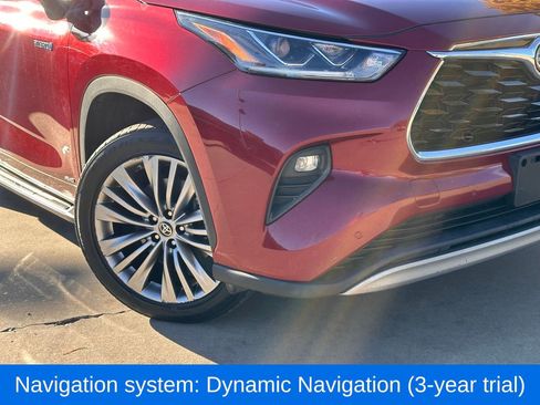 Used 2021 Toyota Highlander Platinum image 2