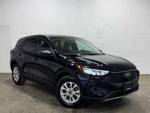 Used 2023 Ford Escape Active image 1
