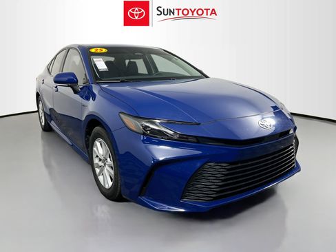 Used 2025 Toyota Camry LE image 1