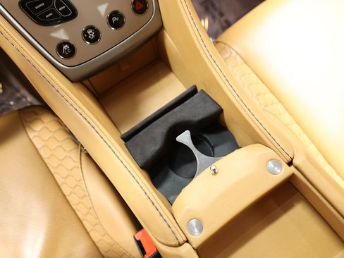 Used 2015 Aston Martin Vanquish Volante RWD image 36