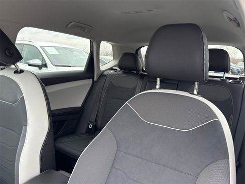 New 2026 Volkswagen Taos SE image 11