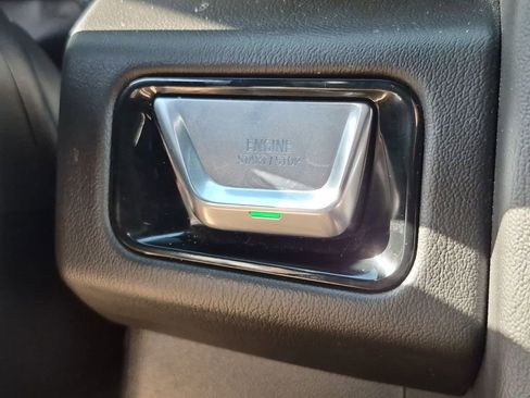 Used 2025 GMC Yukon Denali AWD/4WD image 9