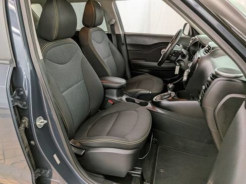 Used 2016 Kia Soul + FWD image 19