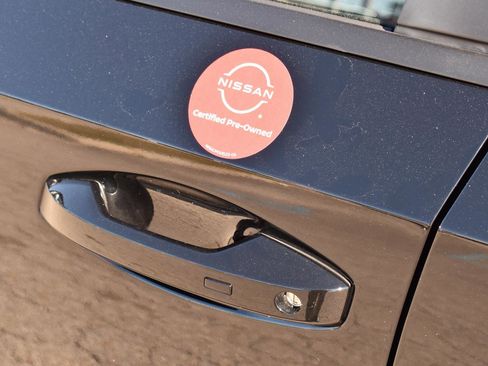 Certified 2025 Nissan Kicks SV image 4